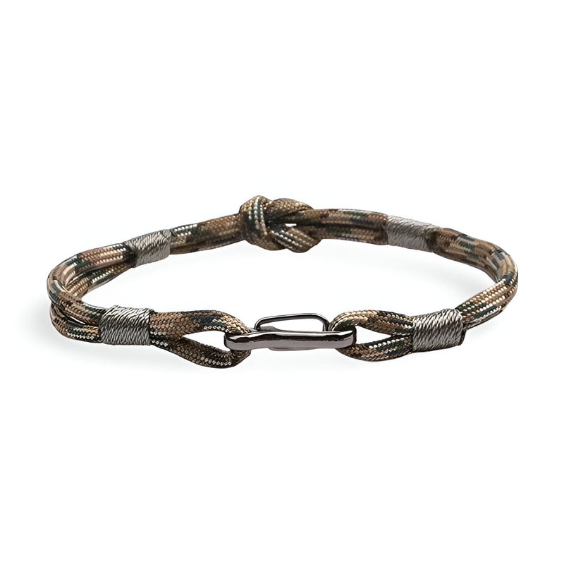 Bracelet cordon marron et noir avec nœuds et fermoir mousqueton en métal noir.