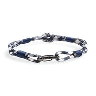 Bracelet cordon bleu et blanc à nœud avec fermeture mousqueton métal noir élégant.