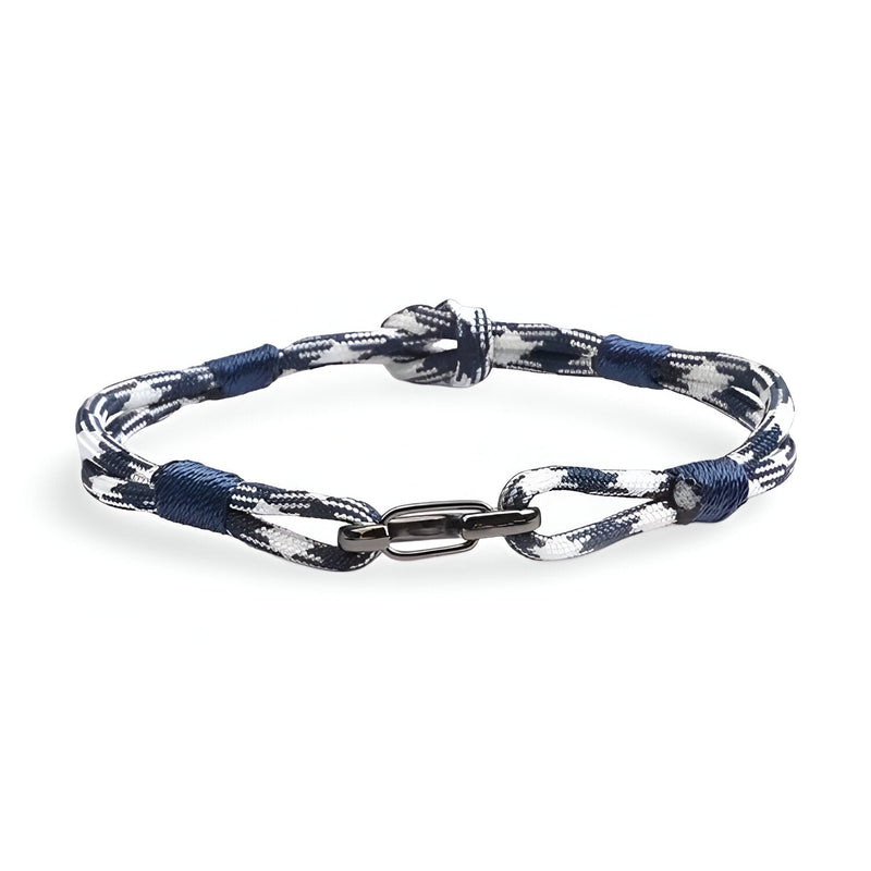 Bracelet cordon bleu et blanc à nœud avec fermeture mousqueton métal noir élégant.