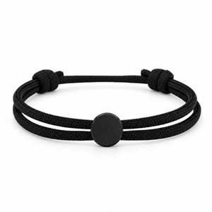 Bracelet Marsin Noir et noir, cordon ajustable et pastille ronde, posé de face sur fond blanc