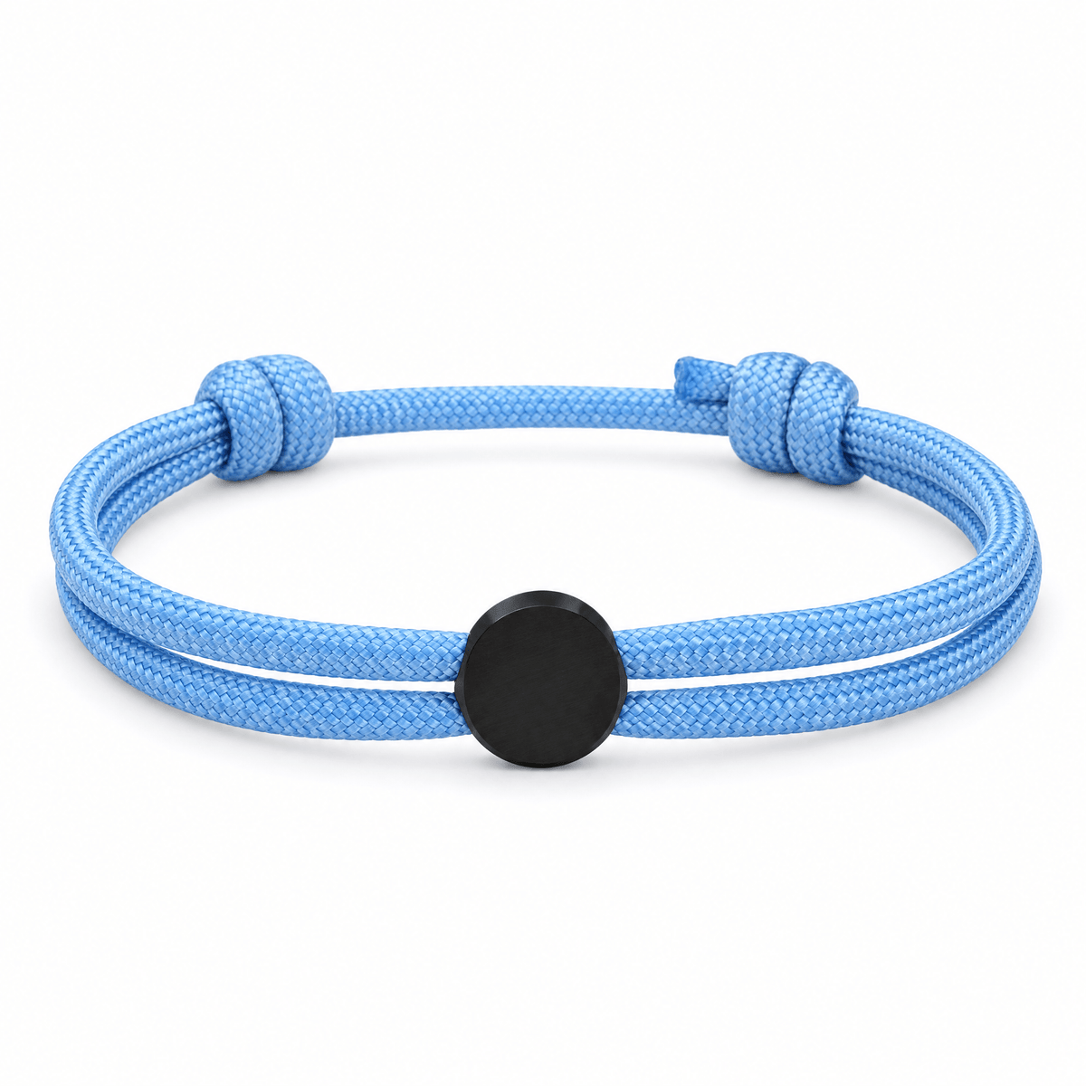 Bracelet Marsin Bleu clair et noir, cordon ajustable et pastille ronde, posé de face sur fond blanc