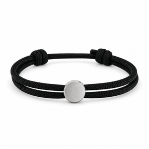 Bracelet Marsin Noir et argent, cordon ajustable et pastille ronde, posé de face sur fond blanc