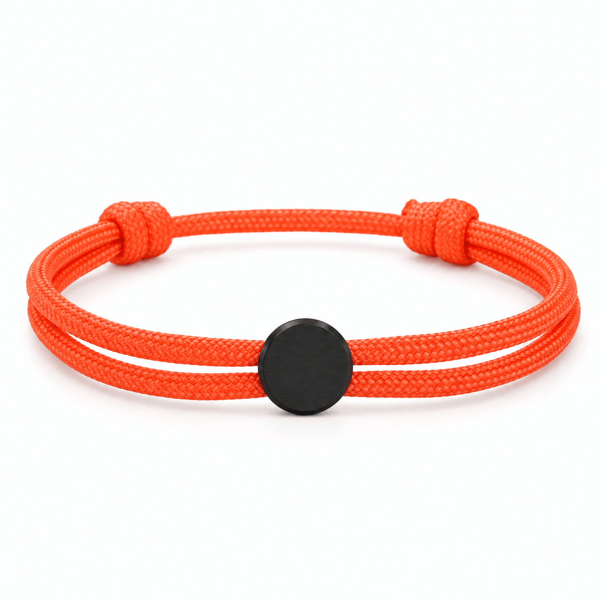 Bracelet Marsin Orange et noir, cordon ajustable et pastille ronde, posé de face sur fond blanc