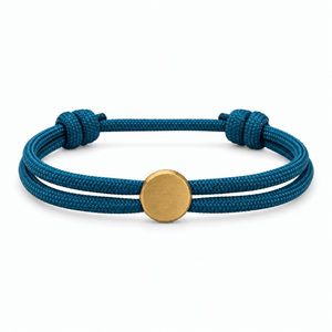 Bracelet Marsin Bleu et or, cordon ajustable et pastille ronde, posé de face sur fond blanc