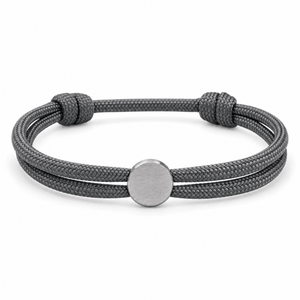 Bracelet Marsin Gris et argent, cordon ajustable et pastille ronde, posé de face sur fond blanc
