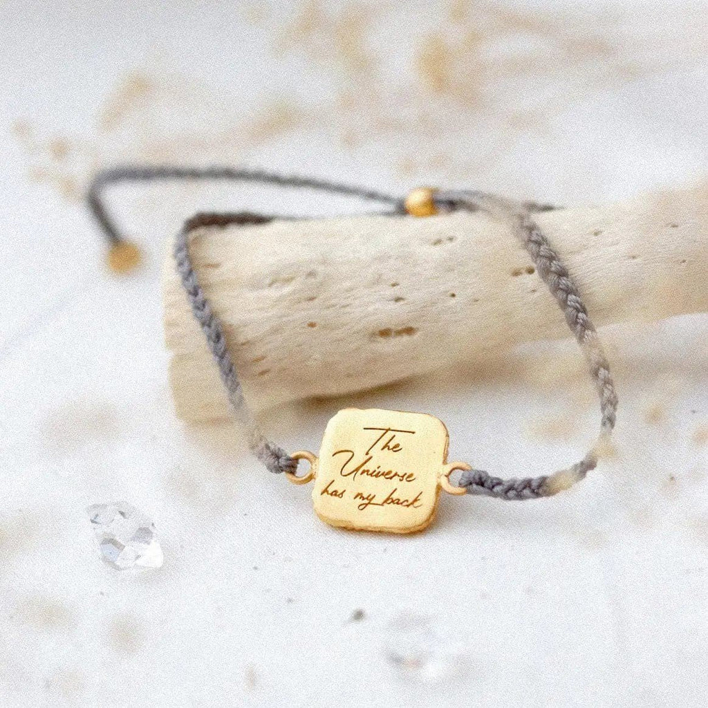 Verstellbares Kordelarmband, himmlischer Medaillon-Anhänger mit goldener Veredelung, Gravur mit spiritueller Botschaft, Talisman-Schmuck für Damen, Modell Sunsa