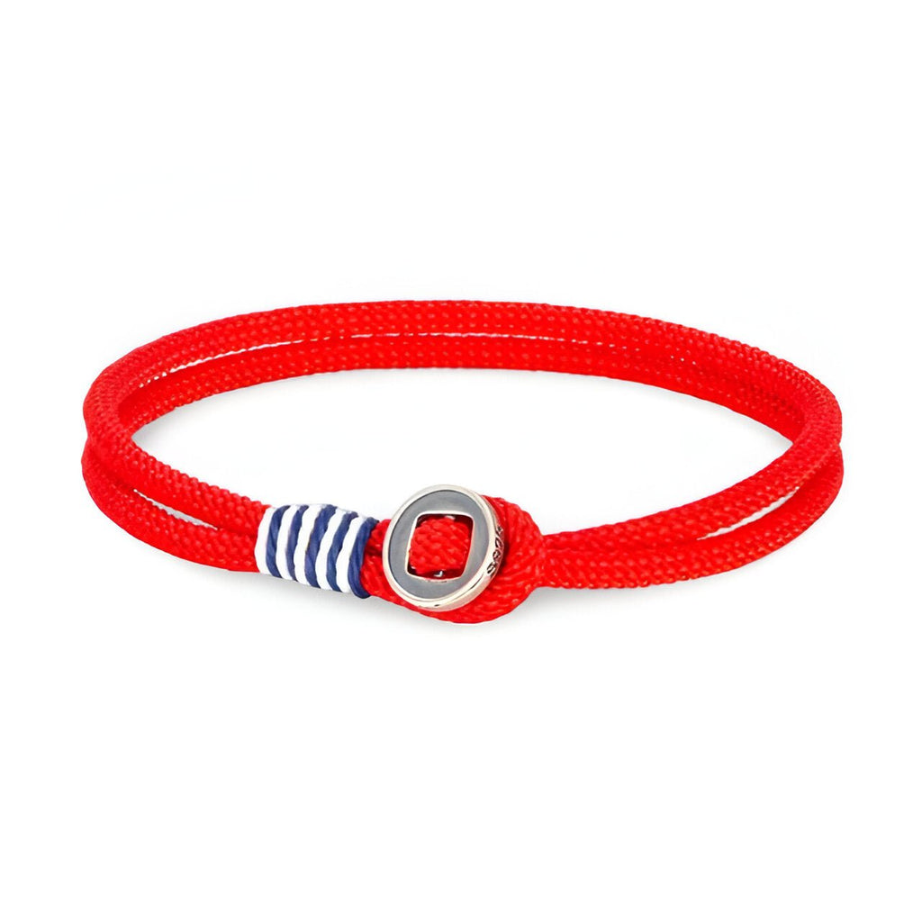Bracelet cordon rouge en argent sterling avec détail rayé bleu et blanc et fermoir ovale.