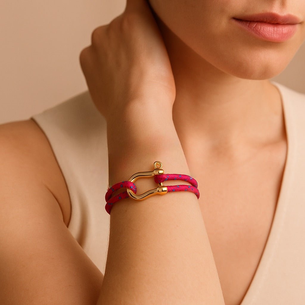 Bracelet cordon coloré, mousqueton doré, en acier inoxydable, pour femme, modèle Fermina - La Boutique du Bracelet