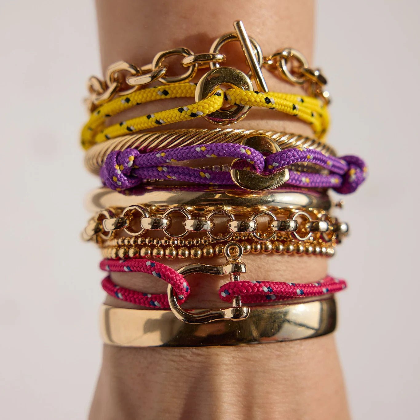 Bracelet cordon coloré, mousqueton doré, en acier inoxydable, pour femme, modèle Fermina - La Boutique du Bracelet