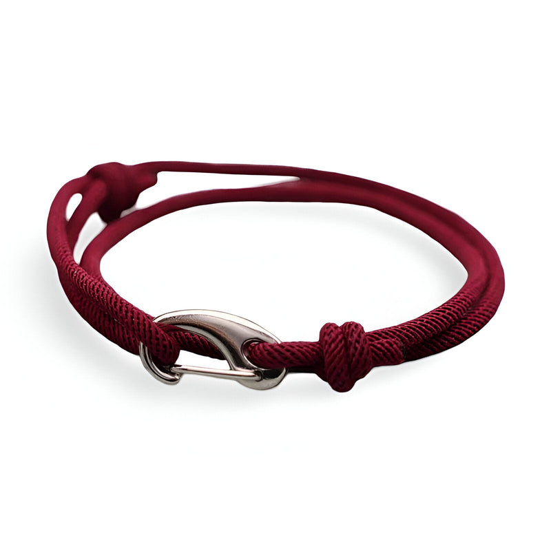 Bracelet cordon coulissant bordeaux avec mousqueton en métal argenté pour homme.