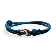 Bracelet homme cordon bleu avec fermoir mousqueton métal argenté réglable.