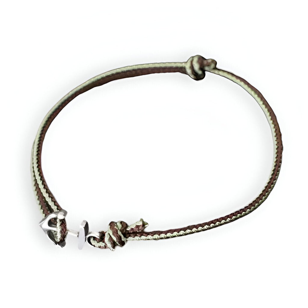 Bracelet cordon marron avec ancre marine argentée coulissante pour homme.
