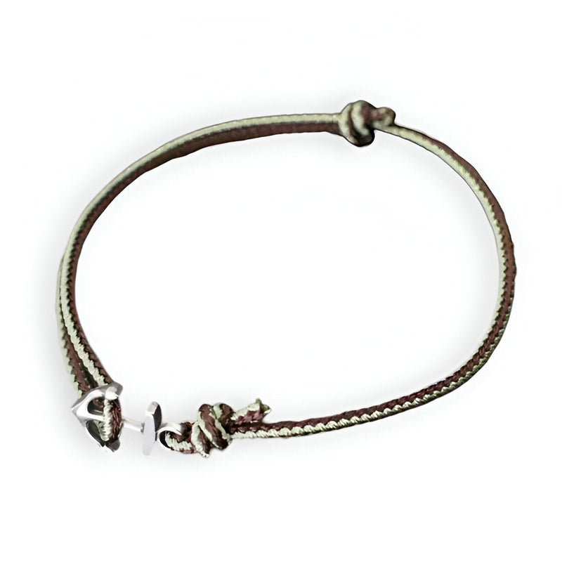 Bracelet cordon marron avec ancre marine argentée coulissante pour homme.