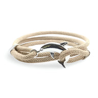 Bracelet cordon beige avec pendentif dauphin en métal argenté pour homme.