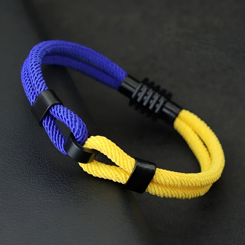 Bracelet cordon bi-colore bleu et jaune avec nœud noir ajustable pour homme.