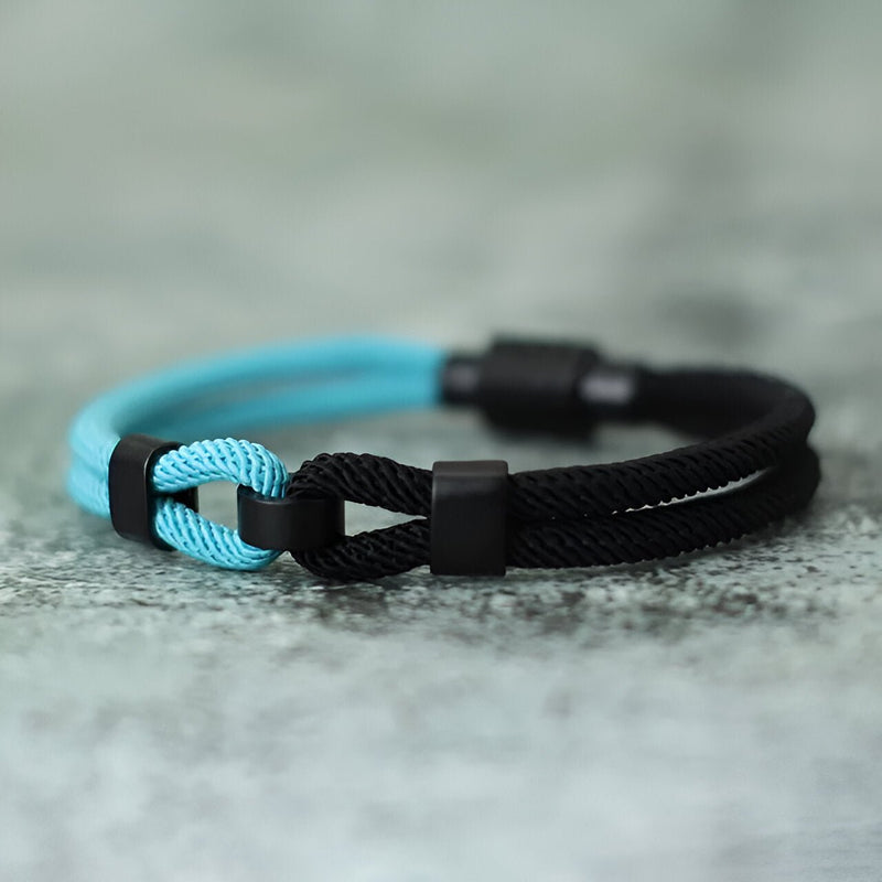Bracelet cordon double bi-couleur bleu turquoise et noir avec nœud coulissant masculin.