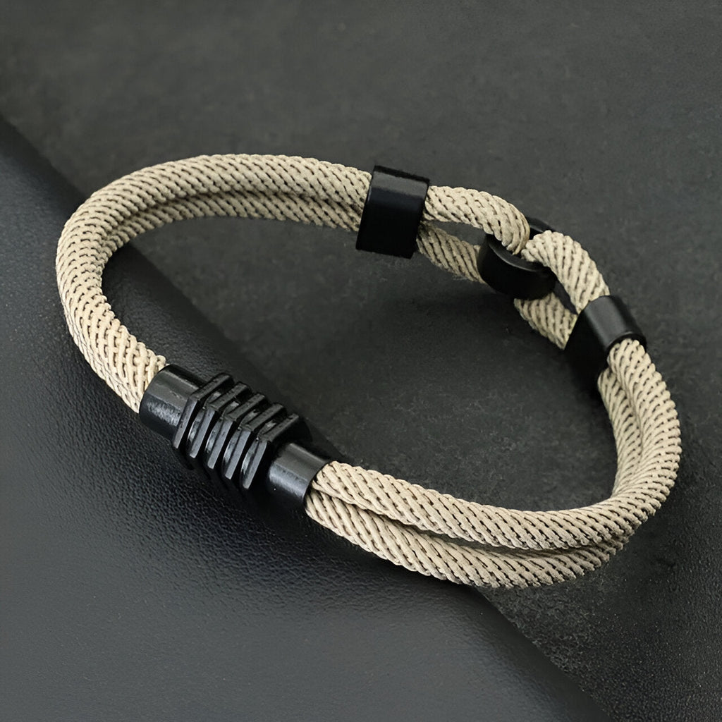 Bracelet cordon double beige à nœud avec fermoir noir pour homme modèle Stevie.