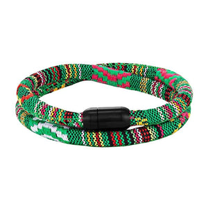 Bracelet cordon double vert, rose et noir à motifs bohème, fermoir noir mat, style artisanal pour homme.