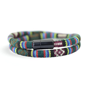 Bracelet cordon double bleu à motifs bohèmes avec fermoir magnétique noir pour homme.