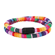 Bracelet cordon double tressé multicolore avec fermoir noir mat, style bohème pour homme.