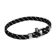Bracelet cordon noir à motifs blancs, double boucle et mousqueton en acier inoxydable brillant.