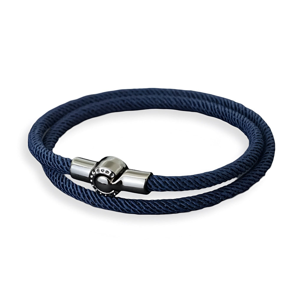 Bracelet cordon double bleu marine en corde avec fermoir métallique argenté rond.
