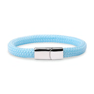 Bracelet cordon bleu clair en corde de bateau avec fermoir en acier inoxydable lisse.