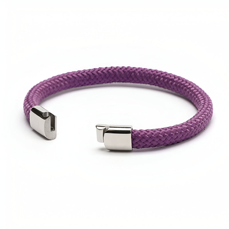 Bracelet cordon violet en corde de bateau avec fermoir en acier inoxydable brillant.