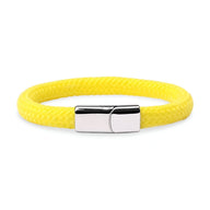 Bracelet cordon jaune en corde de bateau avec fermoir en acier inoxydable lisse.