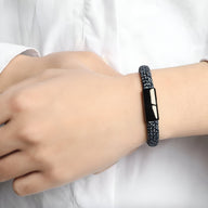 Bracelet cordon bleu marine en corde de bateau avec plaque en acier inoxydable lisse.