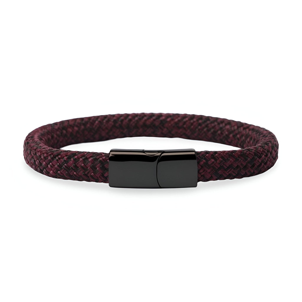 Bracelet cordon en corde de bateau bordeaux avec fermoir en acier inoxydable noir brillant.
