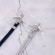 Bracelet cordon bleu et gris avec avion en acier inoxydable brossé moderne.