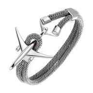 Bracelet cordon bleu torsadé avec avion en acier inoxydable poli et fermoir minimaliste.