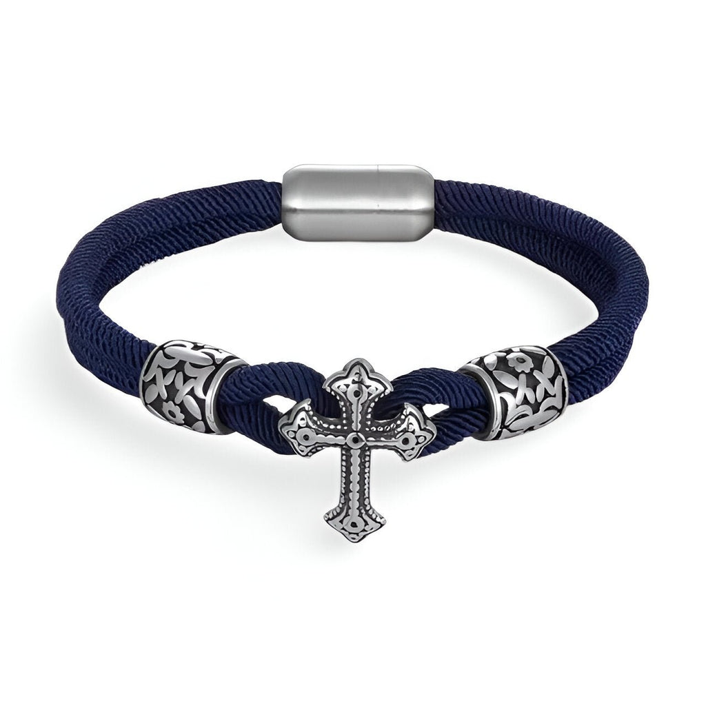 Bracelet cordon bleu marine avec croix chrétienne en acier inoxydable et détails gravés sur les perles.