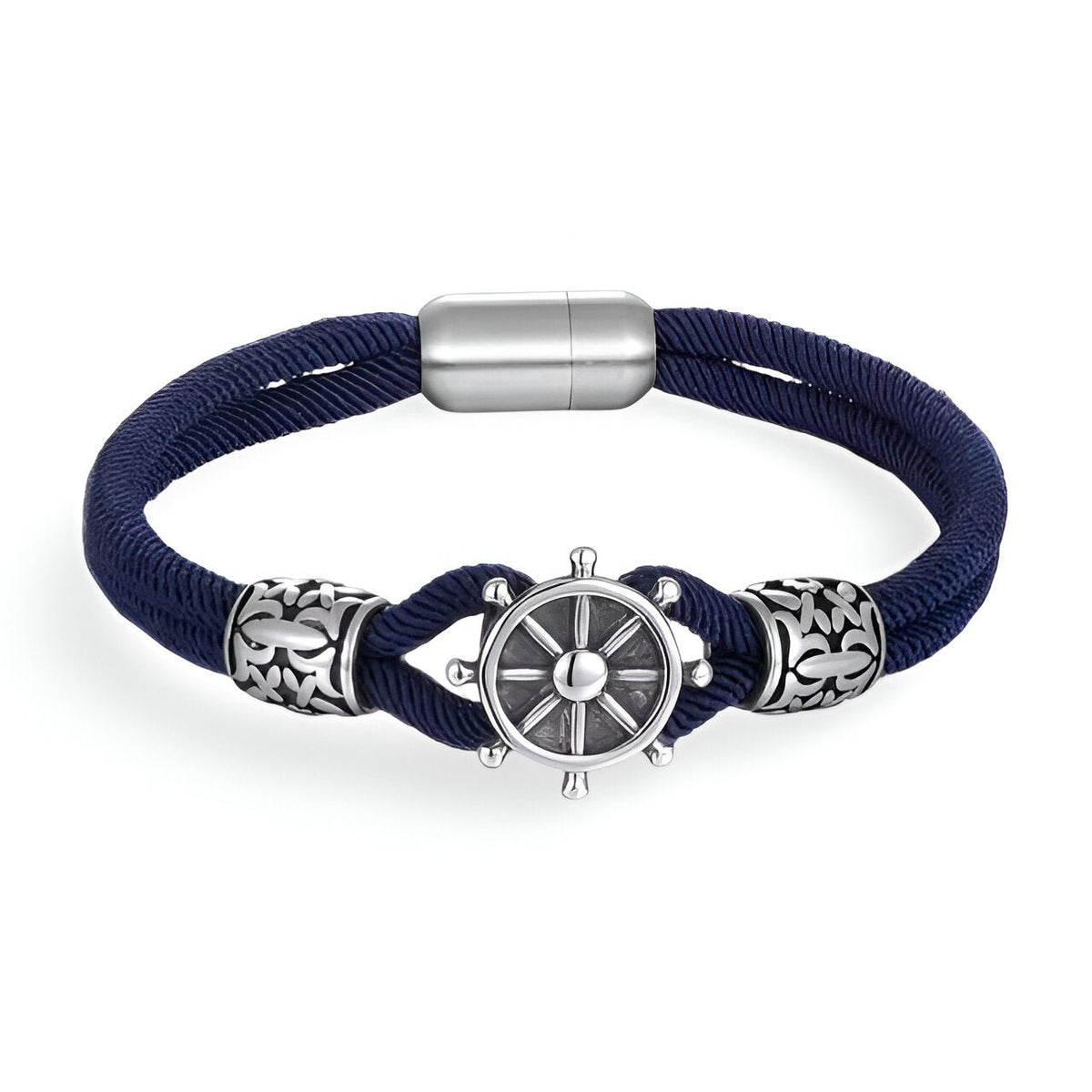 Bracelet cordon bleu marine avec gouvernail en acier inoxydable et fermoir magnétique argenté.