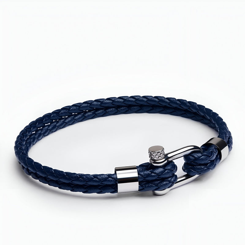 Bracelet cordon bleu tressé en cuir avec mousqueton en acier inoxydable argenté pour homme.