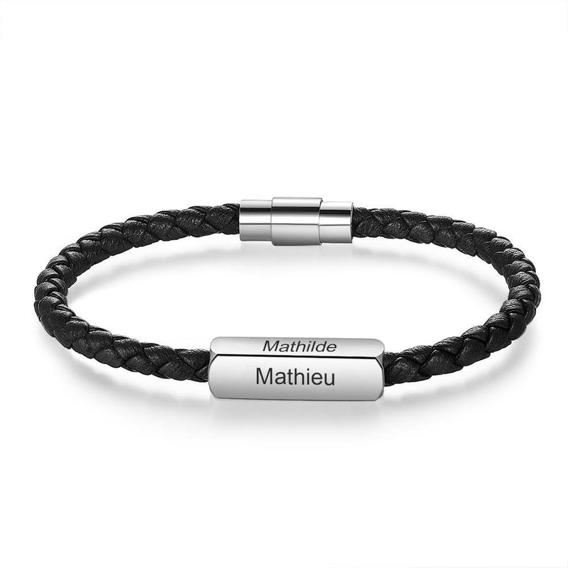 Bracelet cordon en cuir noir tressé avec plaque personnalisée en acier gravée Mathilde et Mathieu.