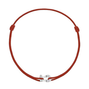 Bracelet cordon rouge avec fer à cheval en acier inoxydable argenté, style porte-bonheur.