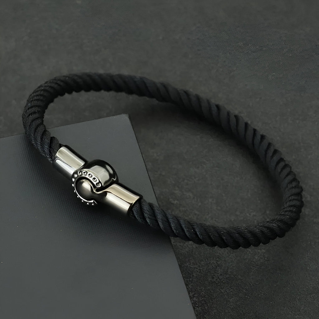 Bracelet cordon noir en corde avec fermoir magnétique en acier inoxydable pour homme.