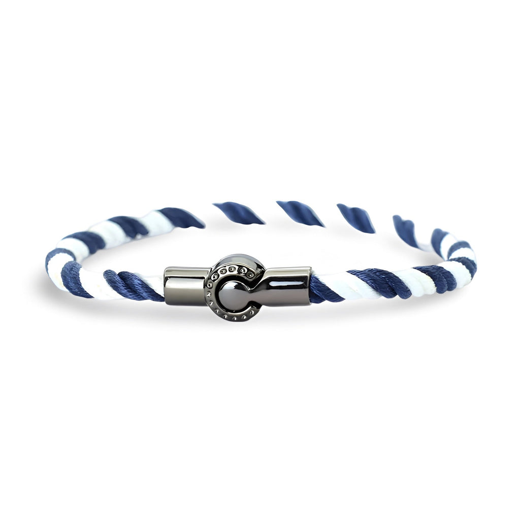 Bracelet cordon blanc et bleu marine torsadé avec fermoir magnétique argenté pour homme.