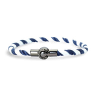 Bracelet cordon blanc et bleu marine torsadé avec fermoir magnétique argenté pour homme.