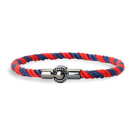 Bracelet cordon tressé rouge et bleu avec fermoir magnétique en métal pour homme.