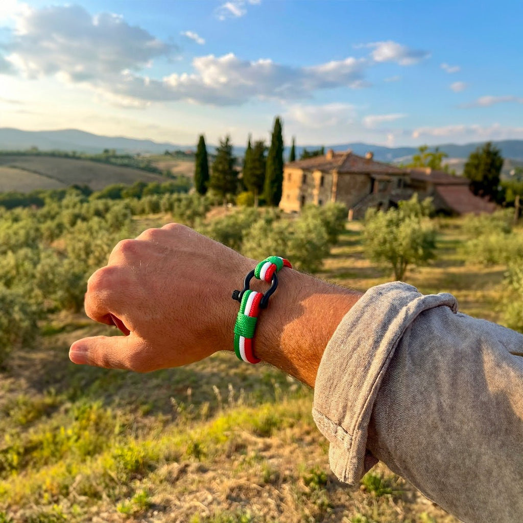 Bracelet cordon tricolore vert, blanc et rouge avec mousqueton en acier inoxydable, style Giuseppe.