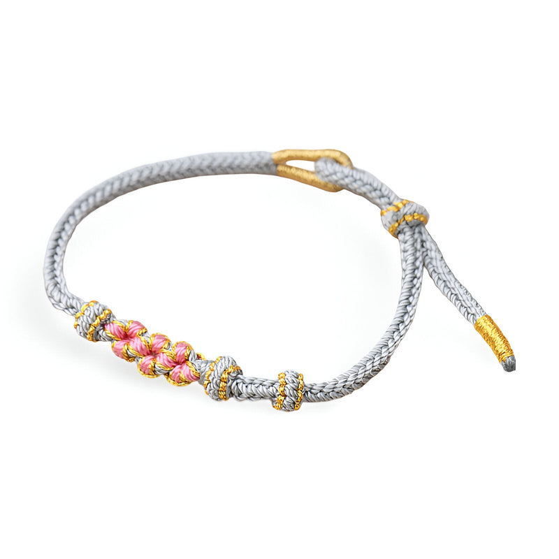 Bracelet cordon gris clair avec motif floral rose et détails dorés élégant pour femme.