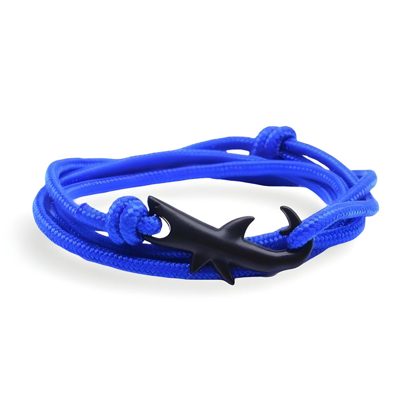 Bracelet cordon bleu avec motif requin noir en métal, style moderne et ajustable.