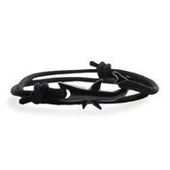 Bracelet cordon noir avec motif requin en métal gris foncé ajustable pour homme.