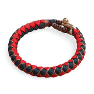 Bracelet cordon Jasmin en paracorde rouge et vert avec mousqueton doré.