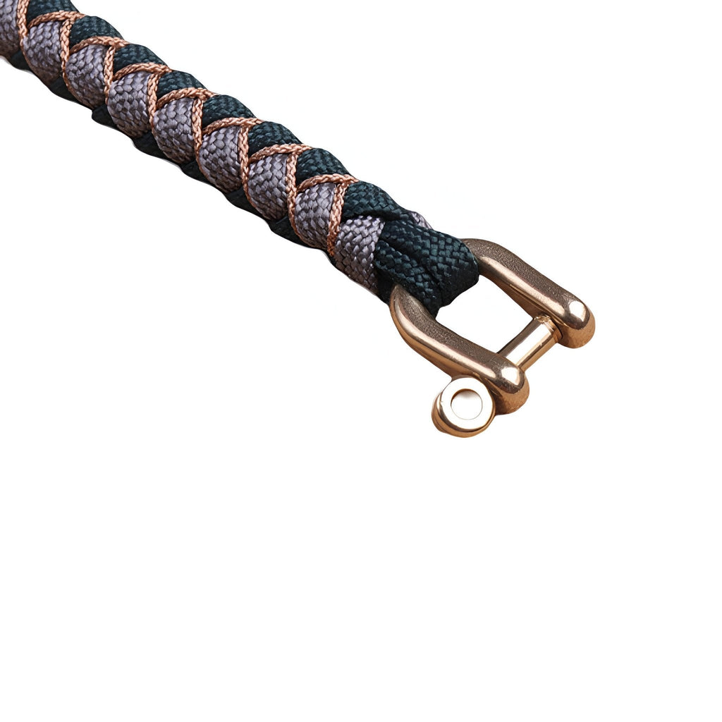 Bracelet paracorde Jasmin bleu et beige avec mousqueton métallique doré et tresse élégante.