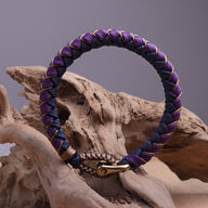 Bracelet cordon en paracorde violet et noir avec mousqueton doré, modèle Jasmin.