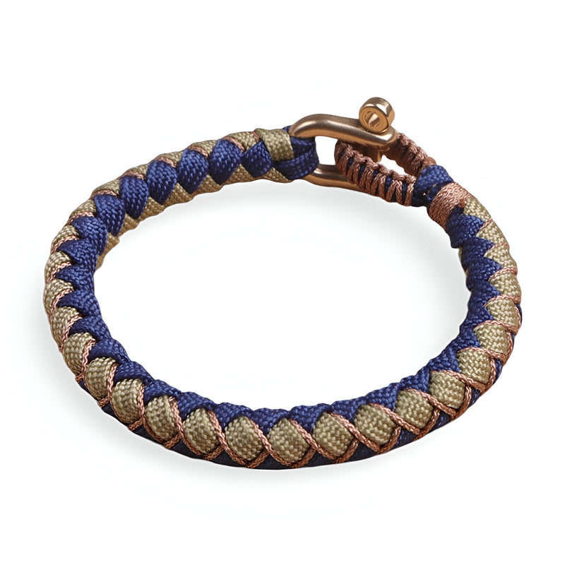 Bracelet cordon Jasmin en paracorde bleu et beige avec fermoir mousqueton en métal bronze.